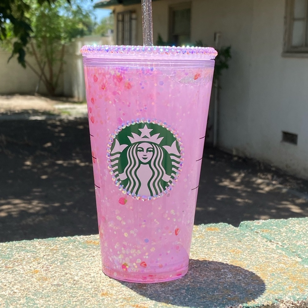 Starbucks snow globe tumbler 💗🍓